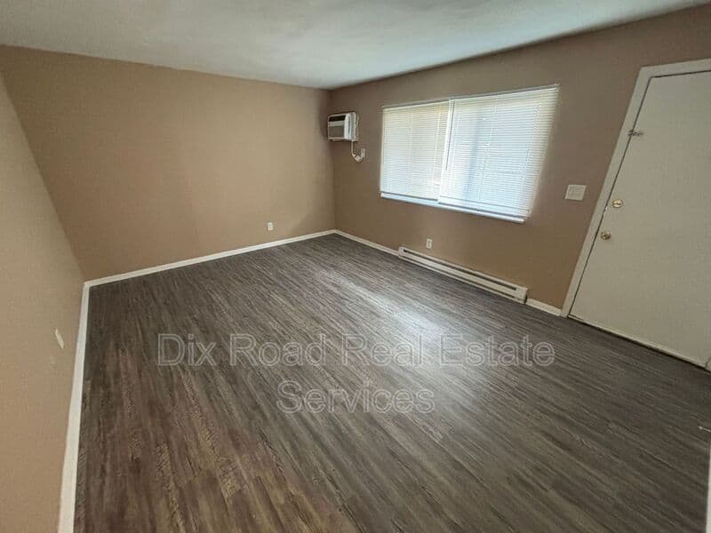 Trenton House: 410 Mars Rd