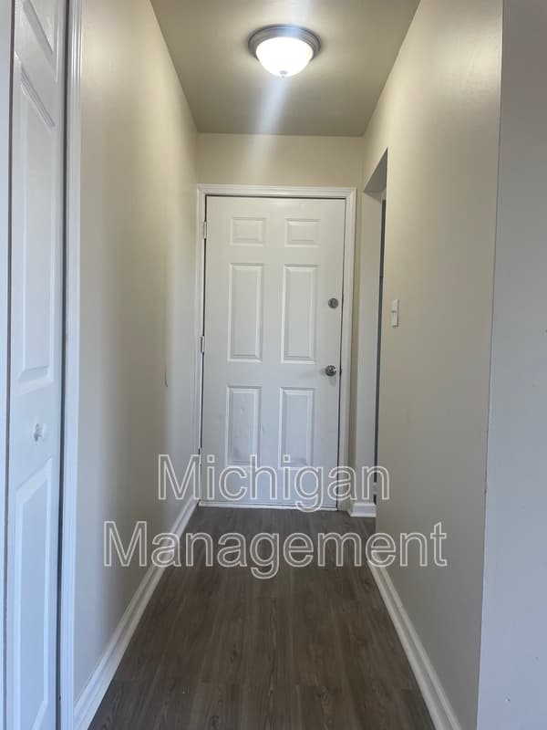 Allen Park Condo: 19220 Wick Rd
