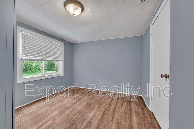 Bessemer House: 216 Meadowood Ave
