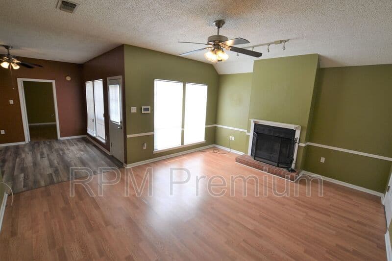 Baton Rouge House: 2136 S Flannery Rd.