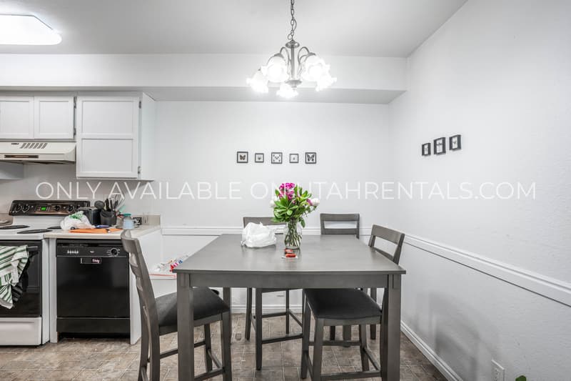 Provo House: 761 E 820 N
