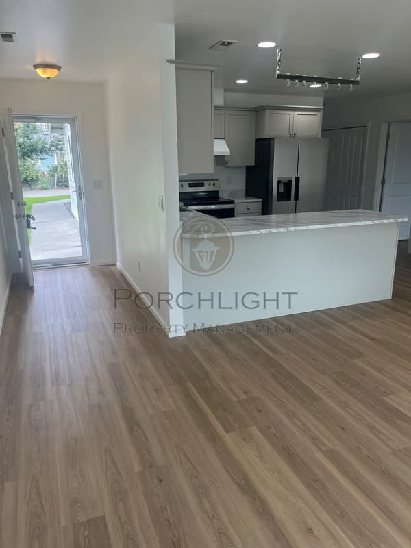 Sumas Condo: 208 Noble Street - 1