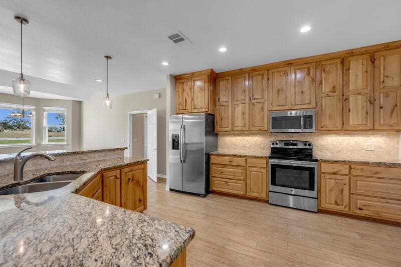 Kingsland House: 625 Skyline Drive