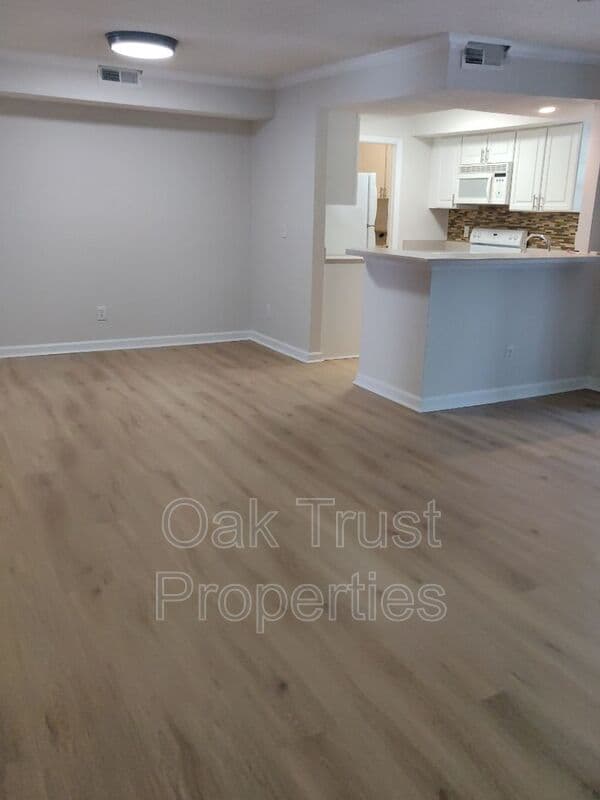 Mt Pleasant Condo: 1829 Villa Maison