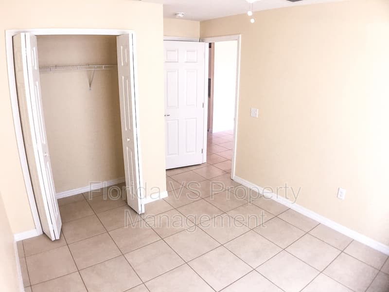 Poinciana House: 332 Dundee Dr