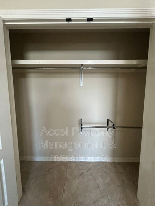 Alton Condo: 2603 E. Eisenhower