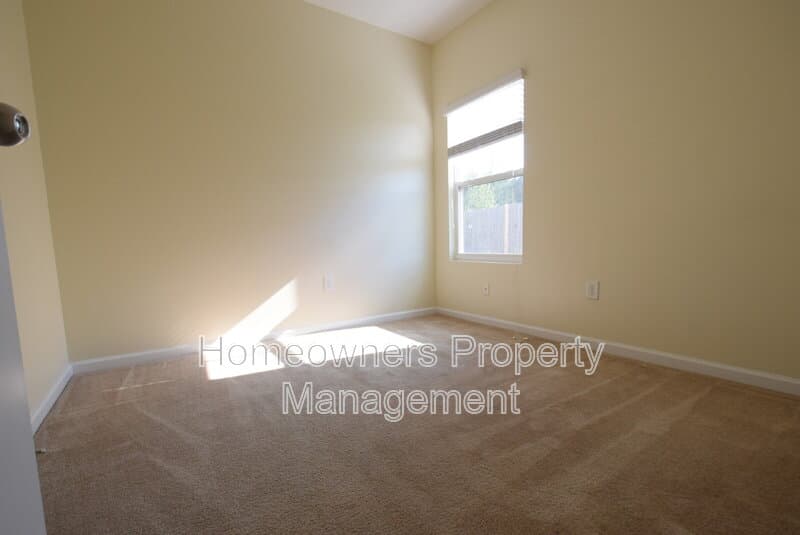 Hope Mills House: 2541 Spinnaker Dr.