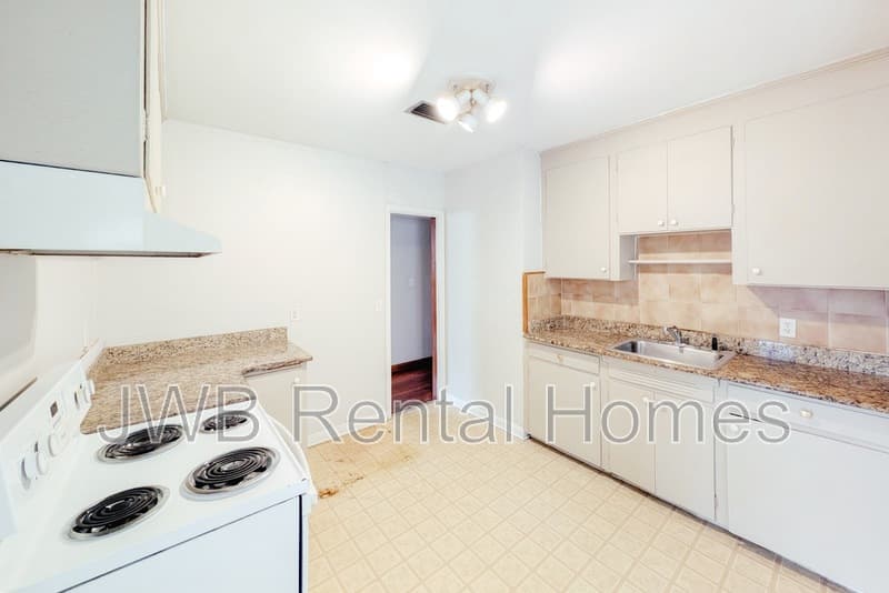 Jacksonville House: 1214 Kenmore St