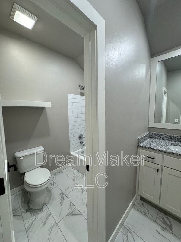 Goldsby House: 737 Apple Blossom Way