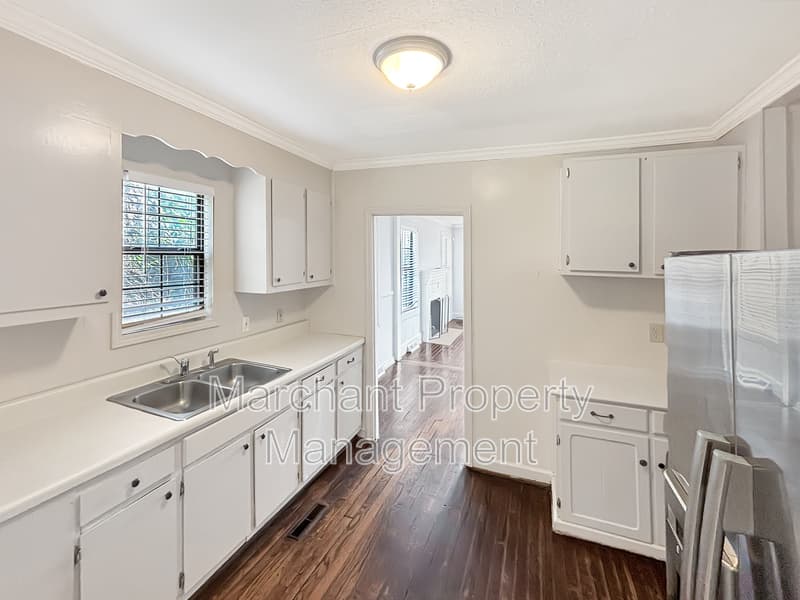 Greenville House: 210 Ashley Avenue