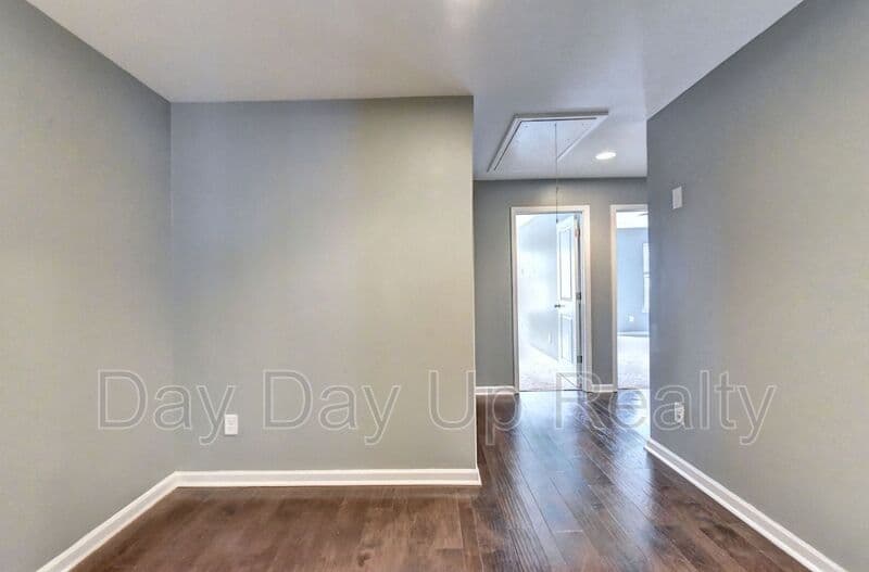 Suwanee House: 5605 Bright Cross Way