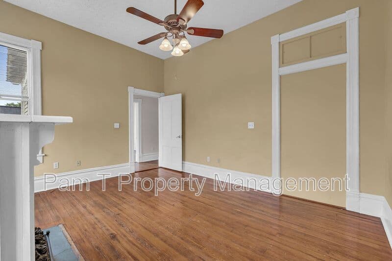 Savannah House: 201 W 37th St