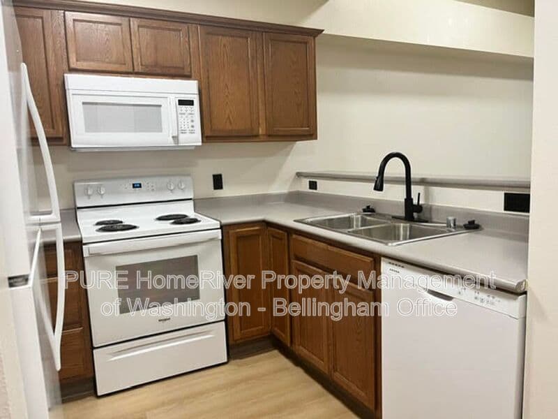 Bellingham Apartment: 4370-4380 Tull Road