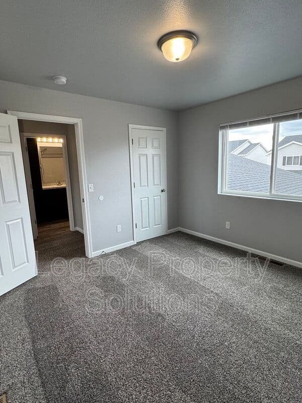 Mandan House: 719 Hillcrest Dr.