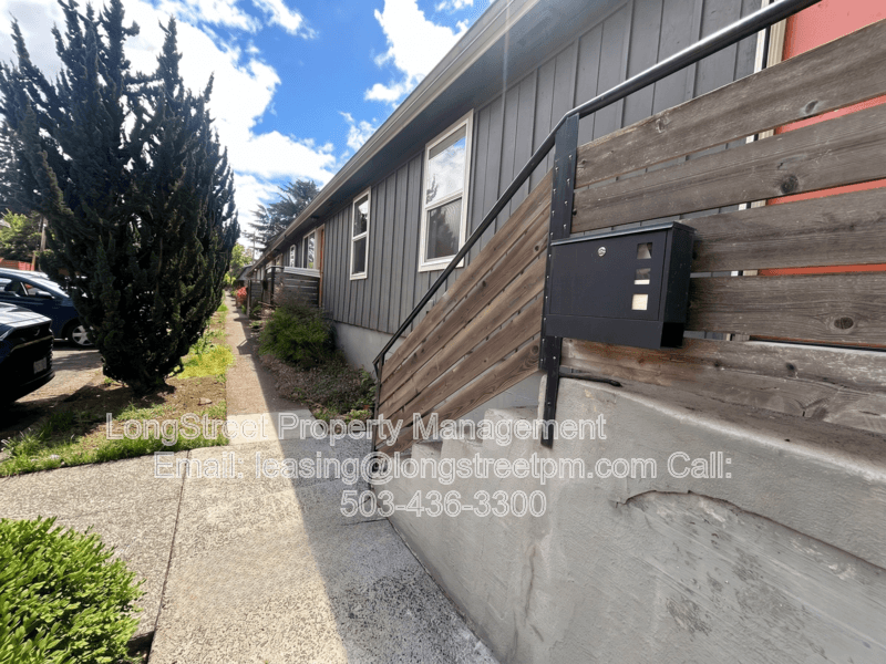 Portland House: 4819 NE 50th Pl