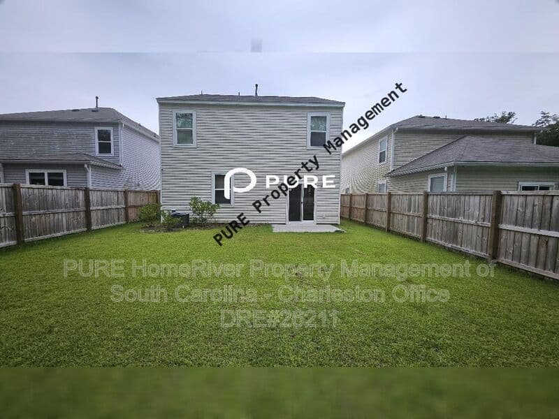 Summerville House: 108 Sweet Cherry Ln