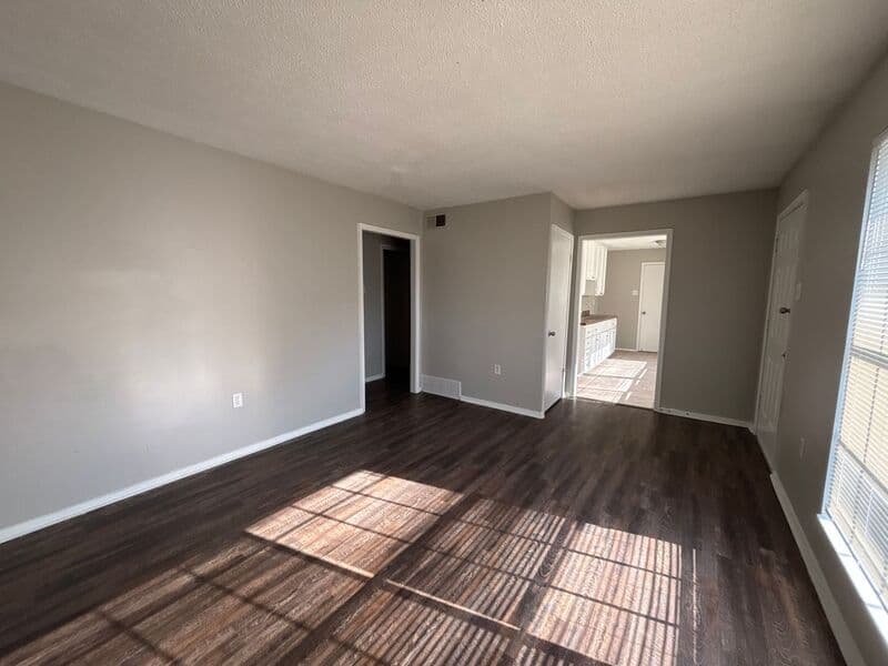 Memphis House: 5158 Breckenwood Dr