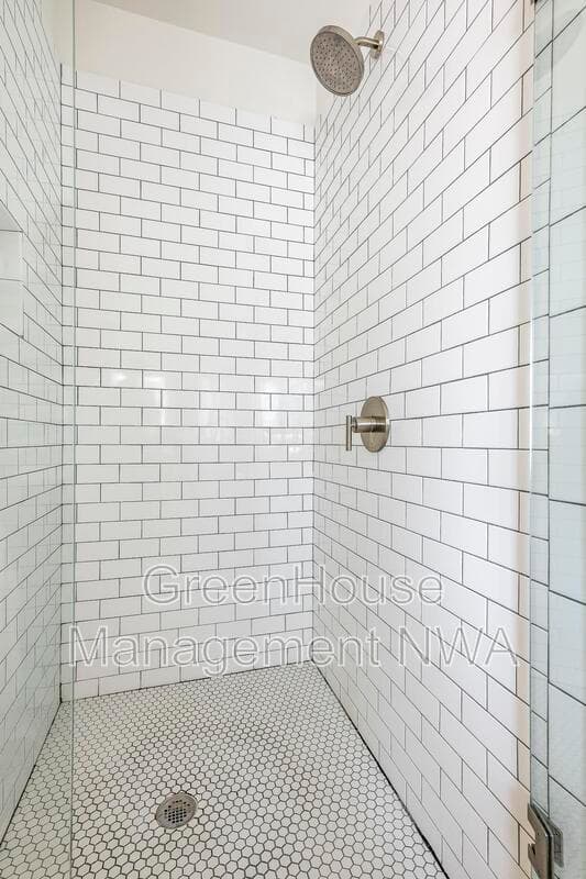 Bentonville House: 636 SW B ST