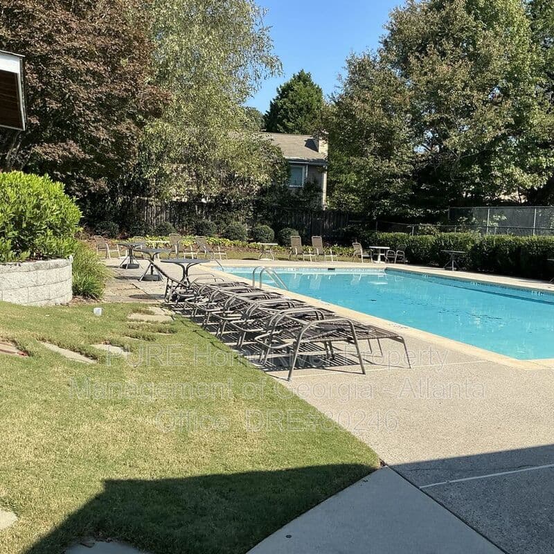 Alpharetta House: 8031 Henderson Ct