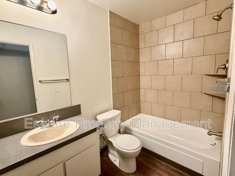THOUSAND OAKS Condo: 951 WARWICK AVENUE