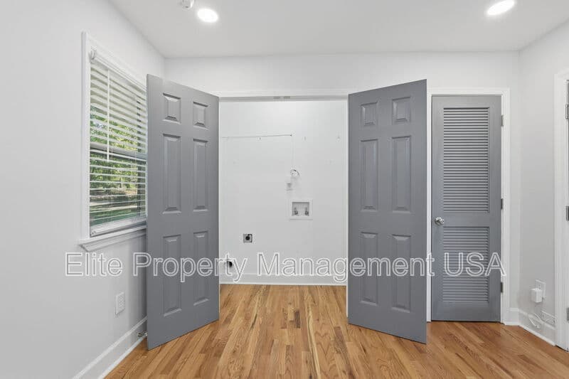 Decatur House: 1395 Dennis Drive