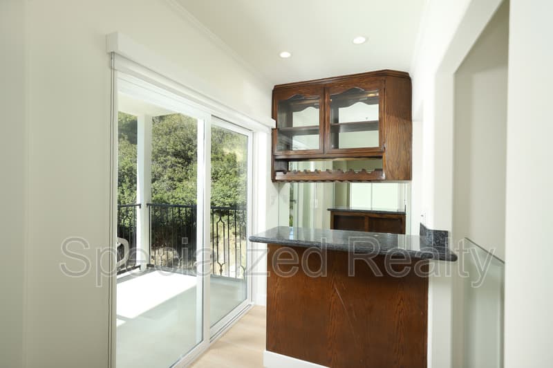 Los Angeles House: 1827 Hill Drive