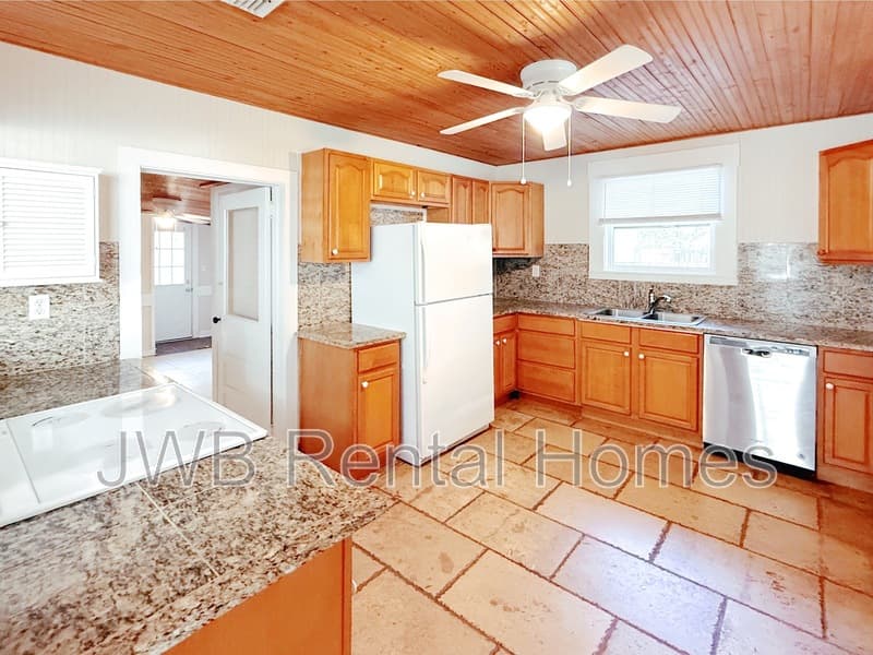 Jacksonville House: 3869 Concord St