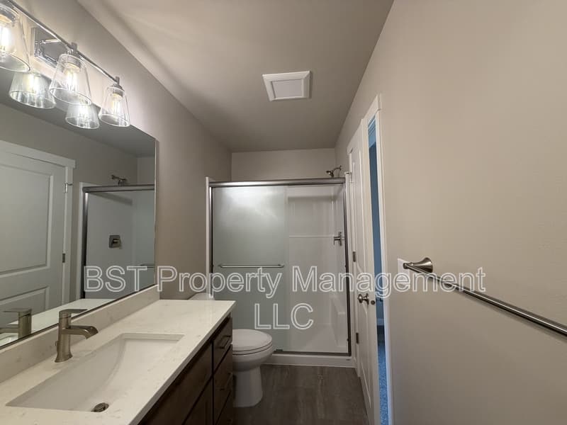 Keizer Townhome: 4035 Filbert St NE, Keizer, OR 97303