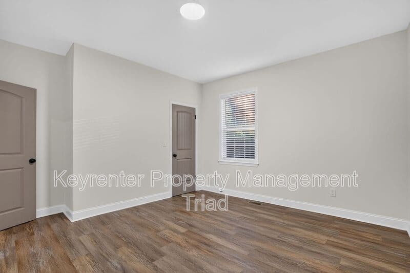 Greensboro House: 814 Douglas St