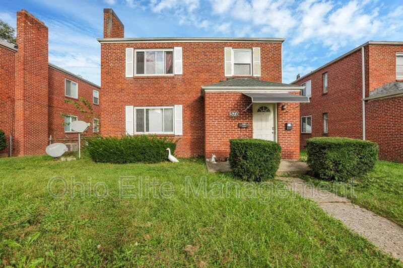 Columbus House: 370 S Chase Ave