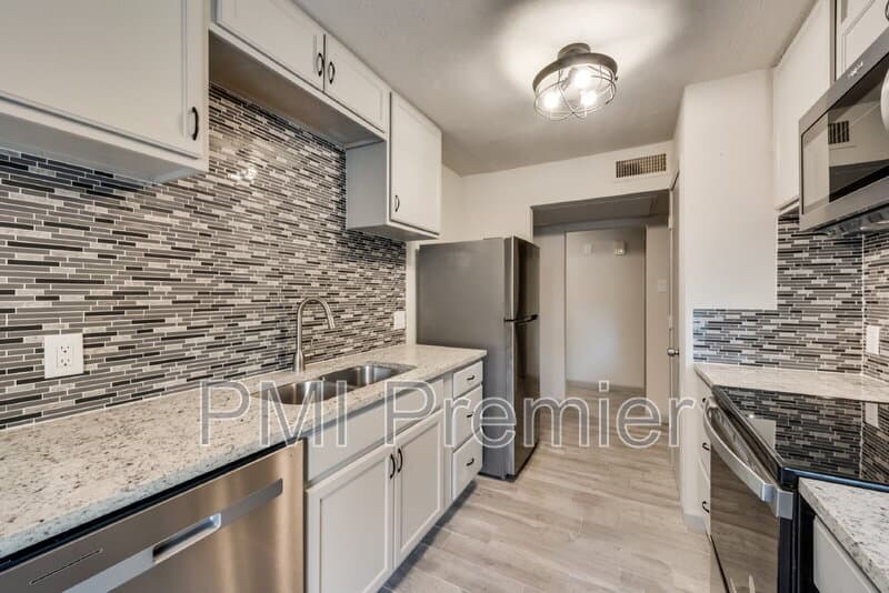 North Richland Hills House: 7021 Lincolnshire Ln