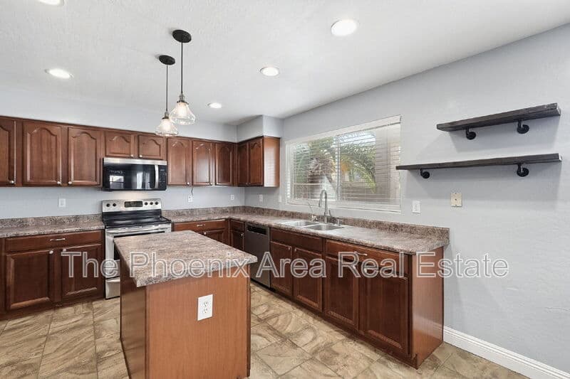 San Tan Valley House: 2669 W Quick Draw Way
