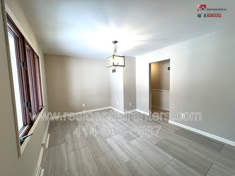New Berlin House: 13311 W Ferguson Rd