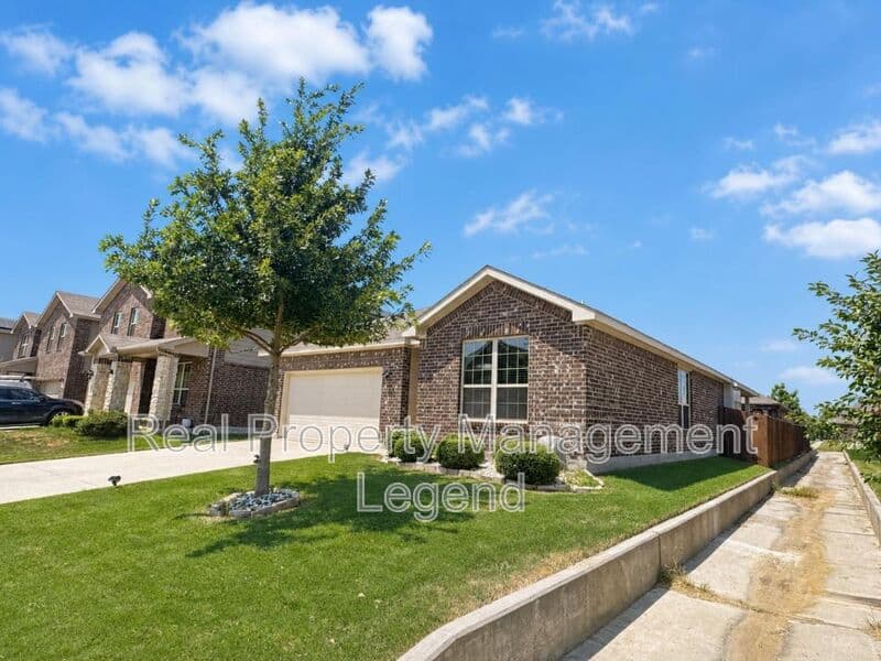 Denton House: 5601 Portola Ln