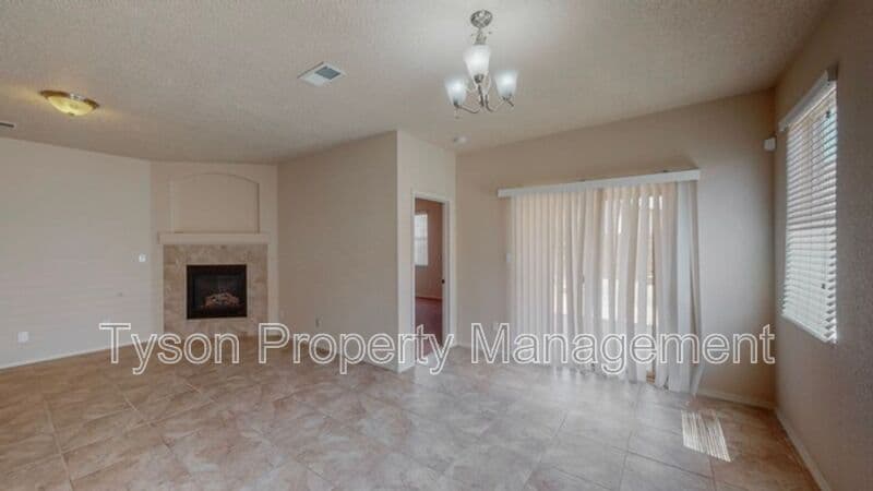 Albuquerque House: 6557 Cliff Dwellers Rd NW