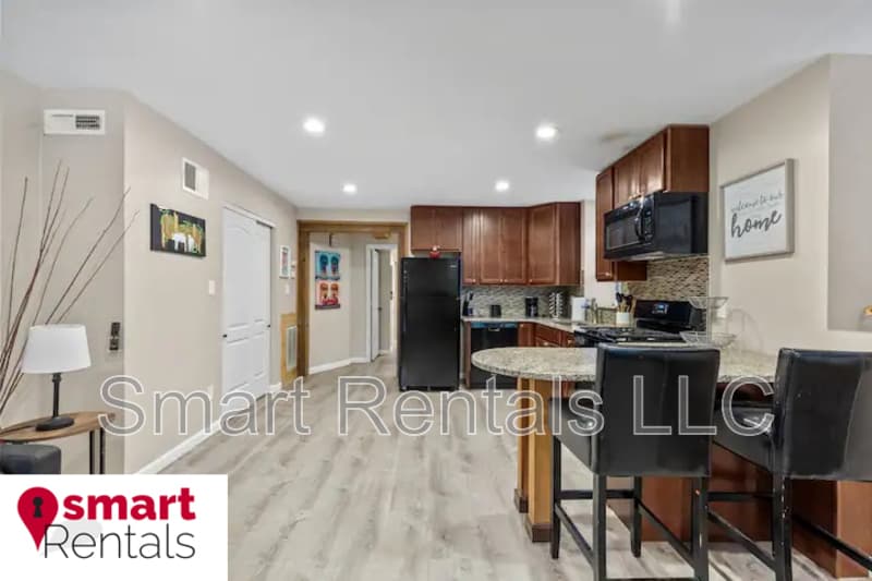 St. Louis Condo: 3640 Shaw Blvd - BW