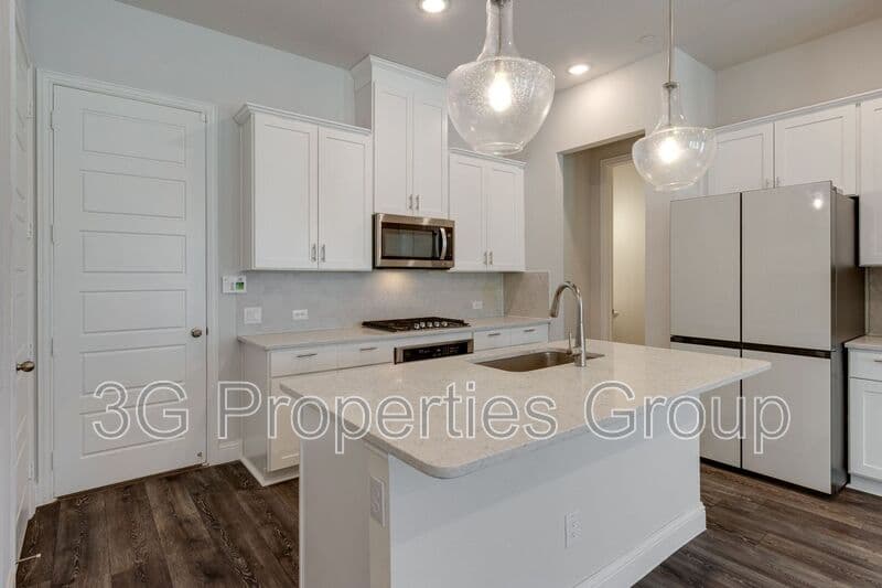 Lewisville House: 344 Almanor St