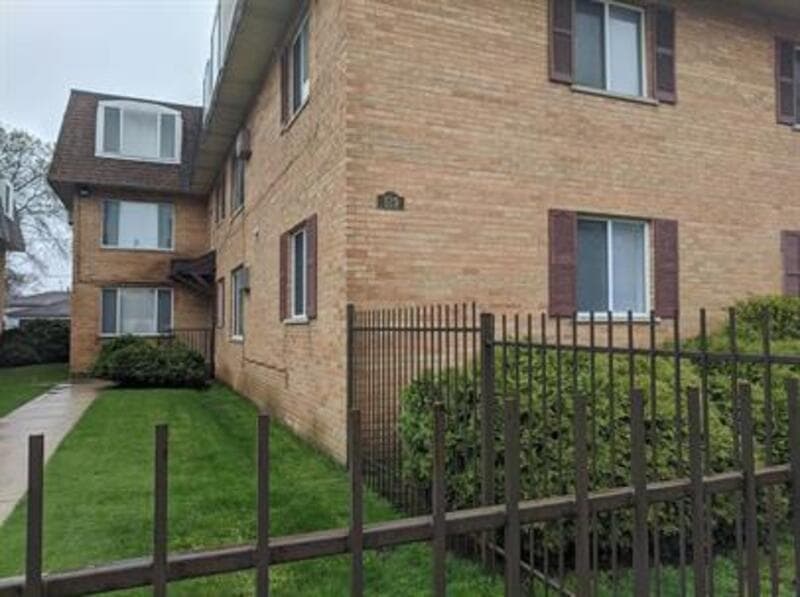 Calumet City Condo: 519 Madison Avenue - 3C