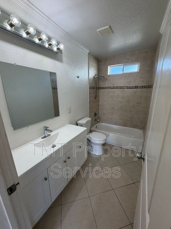 Sacramento House: 4200 35th St