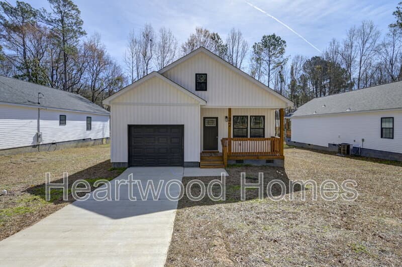 Columbia House: 32 Roberson St