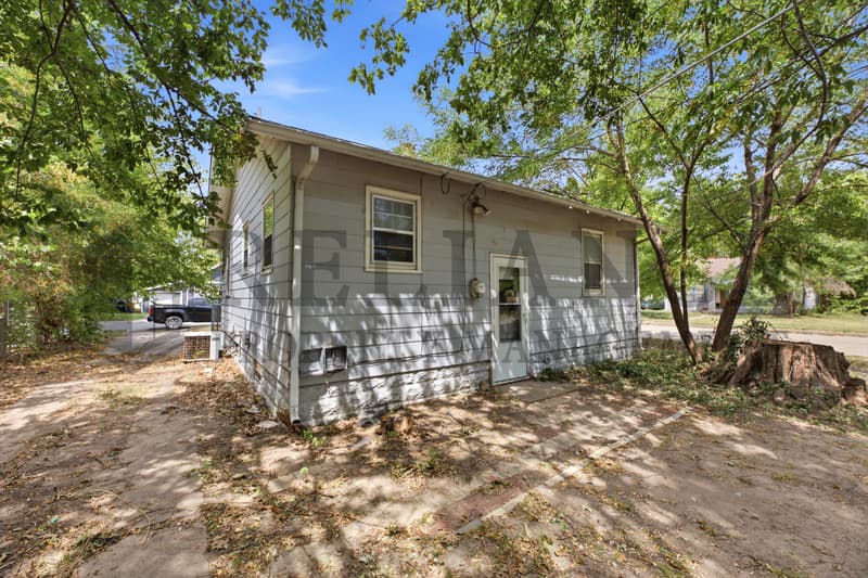 Wichita House: 2301 West 3rd Street North