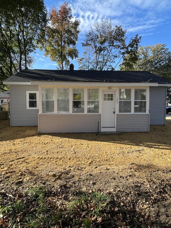 Deepwater House: 595 North Broadway
