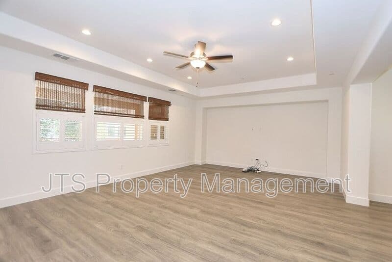 Fair Oaks House: 4988 Amina Fair Way
