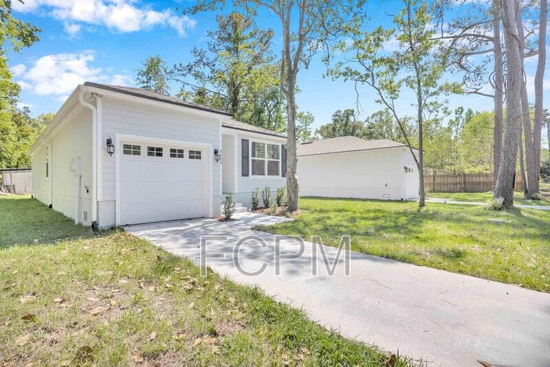 Jacksonville House: 5460 Amazon Ave