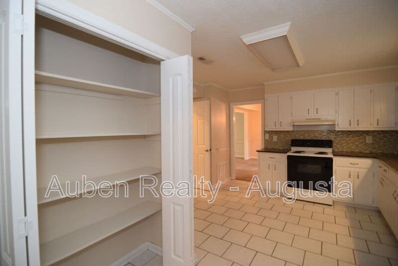 Evans House: 490 Pheasant Run Drive