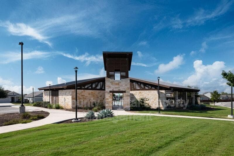 New Braunfels House: 1921 Cisticola