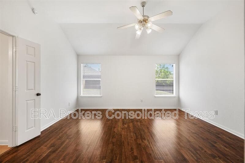 Pflugerville House: 18513 Silent Water Way