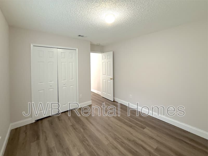 Saint Johns House: 557 Grand Parke Dr