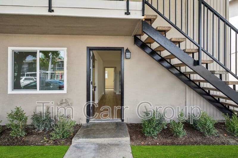 Costa Mesa Condo: 121 E Bay St
