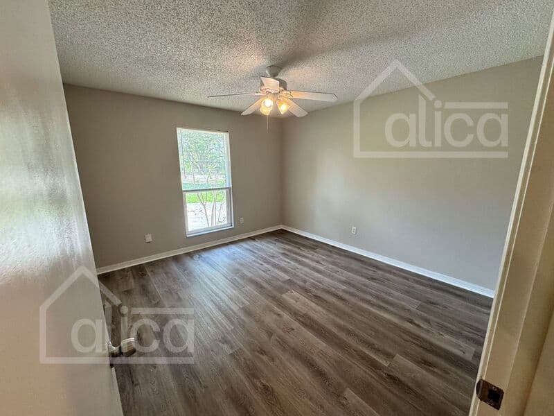 Orange Park House: 1959 Sussex Dr N